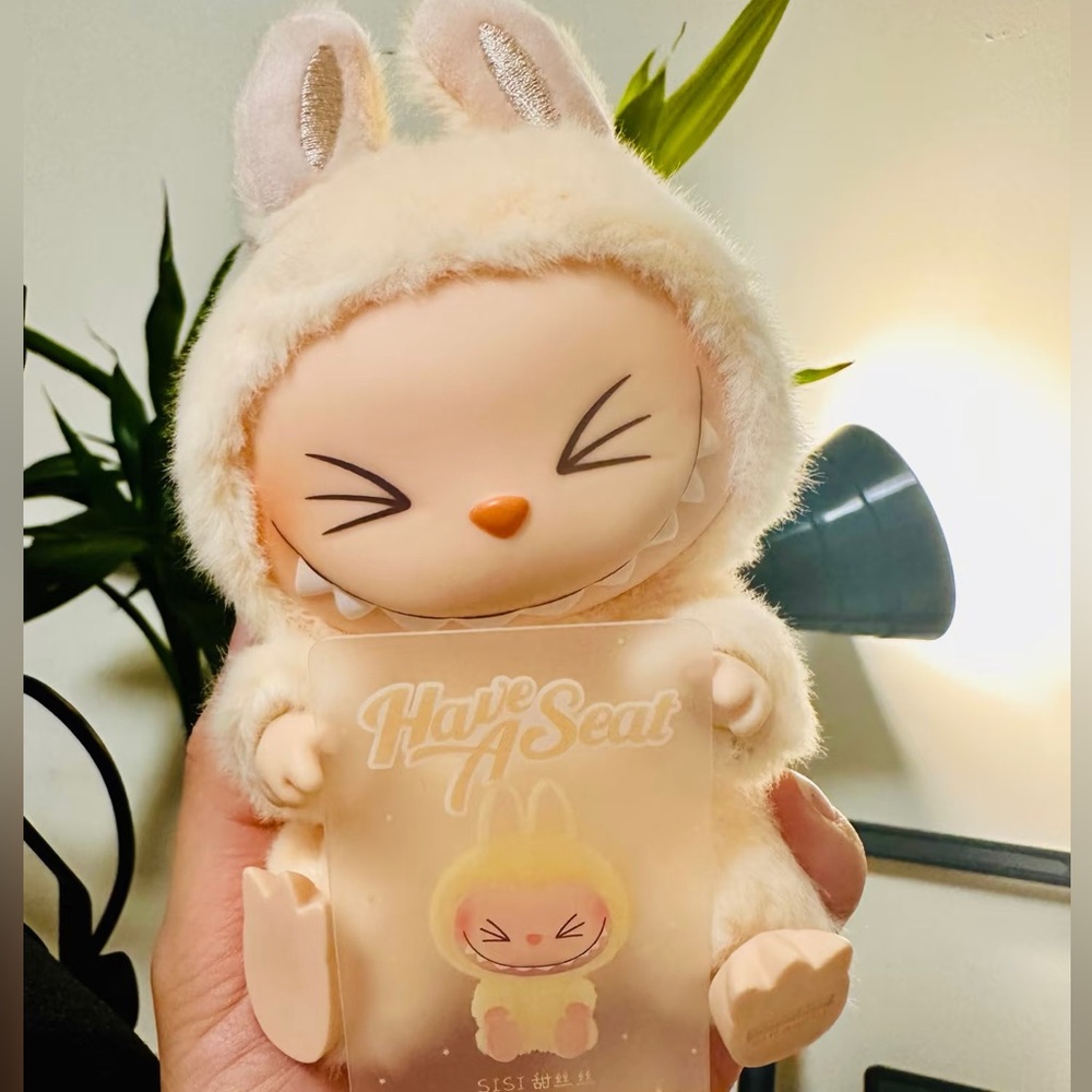 AUTHENTIC NEW Pop Mart LABUBU Have a Seat Vinyl Plush - SISI
